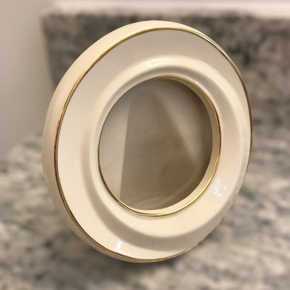 LENOX Portrait Gallery Round Frame *Holds 3